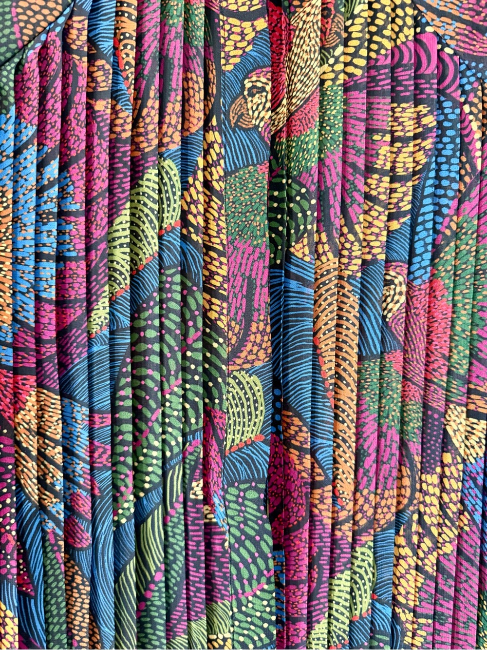 Farm Rio Dotted Macaws Pleated Button-Up - Picture 5 of 6